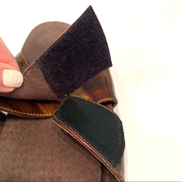 Aravon Tortoise Shell Leather Slide Sandals - Picture 3 of 9